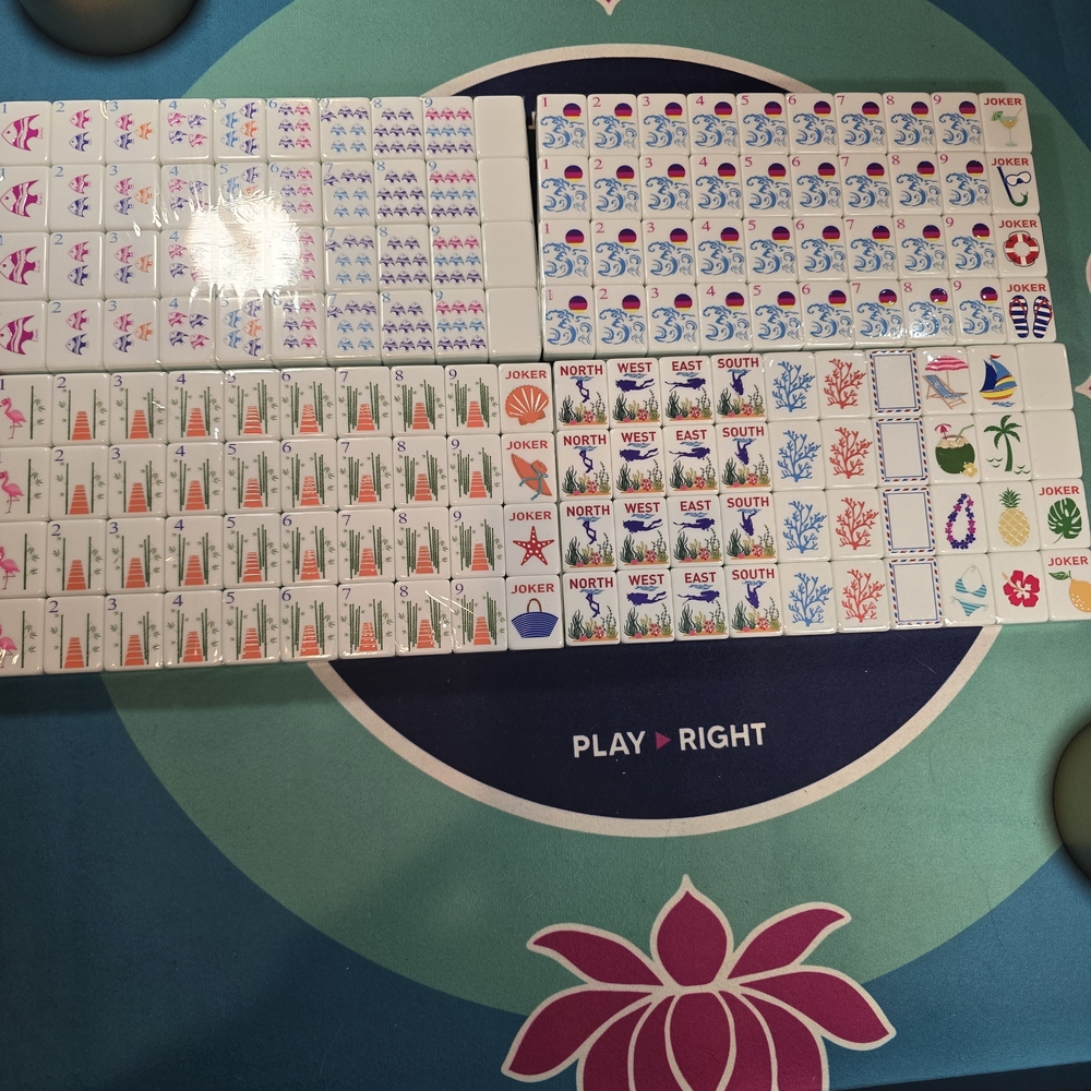 Island Vacation /  Hawaii / Caribbean / Mexico Mahjong Set with Kelly Green Back - Picture 6 of 10